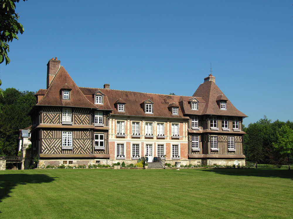 la-spiriterie-fran-aise-ch-teau-du-breuil-normandie-calvados-france